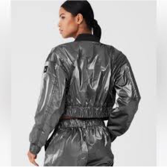 NWOT - alo yoga break line metallic jacket size S / silver - Picture 2 of 4